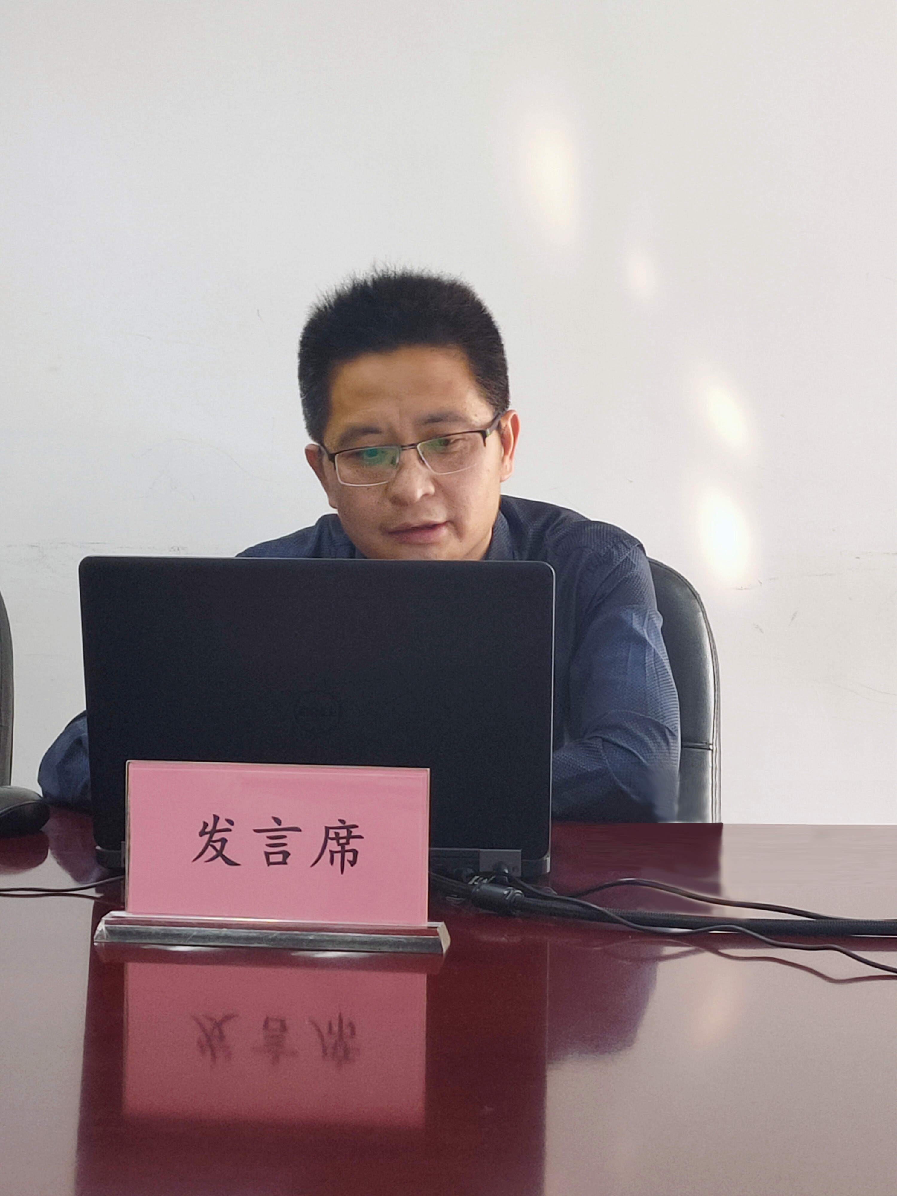 陈飞.jpg 陈飞.jpg